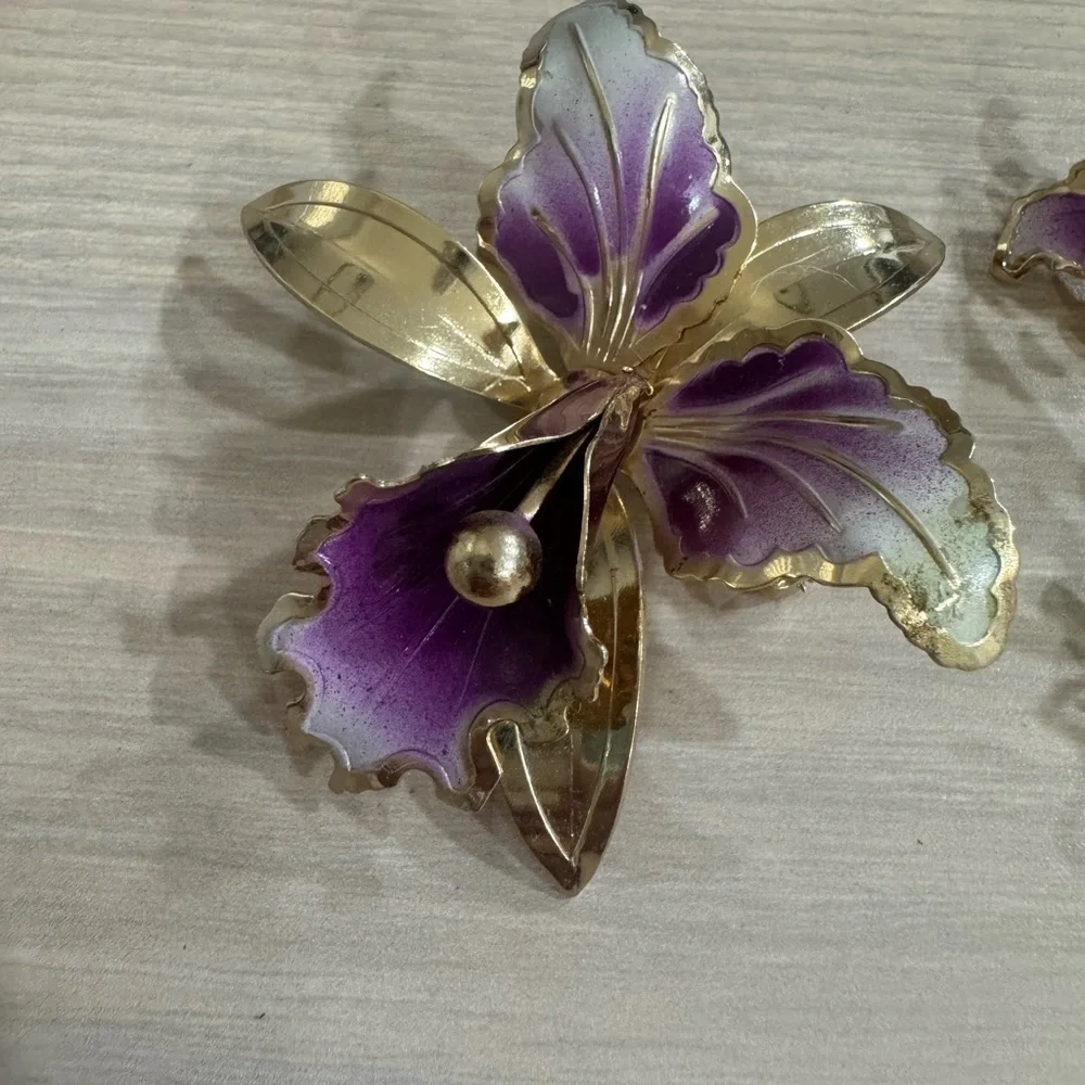Elegant Vtg Purple and Gold Enamel Orchid Floral Brooch & Earring Set
